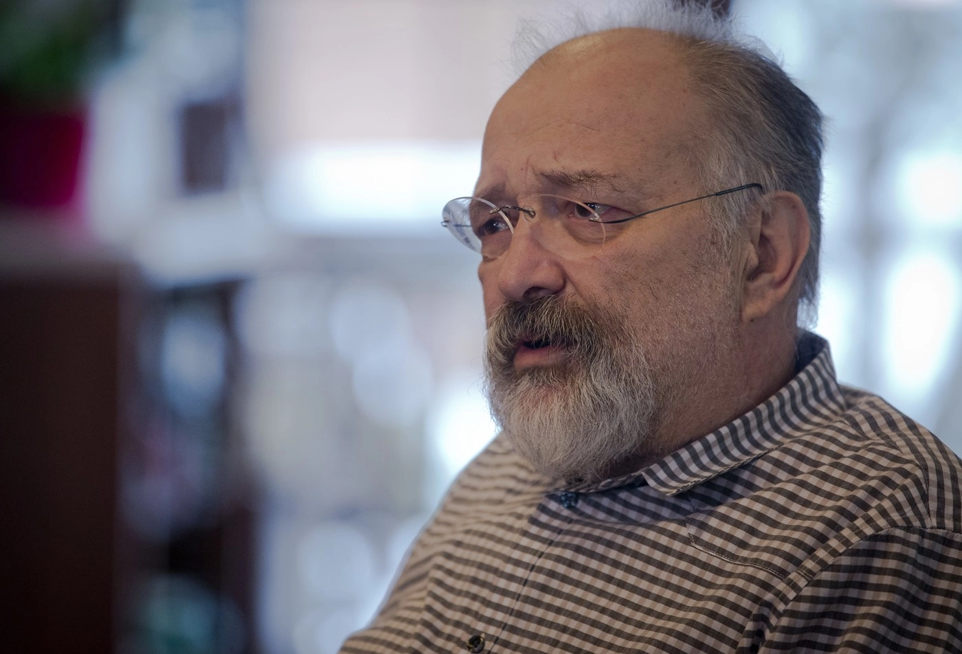 Stelian Tănase, ipoteză explozivă după demisia lui Ionuț Moșteanu: ‘A fost lucrat de o branșă a serviciilor. Sunt bani mulți’ în joc / Ce avertisment are pentru Guvernul Bolojan Stelian Tănase, ipoteză explozivă după demisia lui Ionuț Moșteanu: ‘A fost lucrat de o branșă a serviciilor. Sunt bani mulți’ în joc / Ce avertisment are pentru Guvernul Bolojan