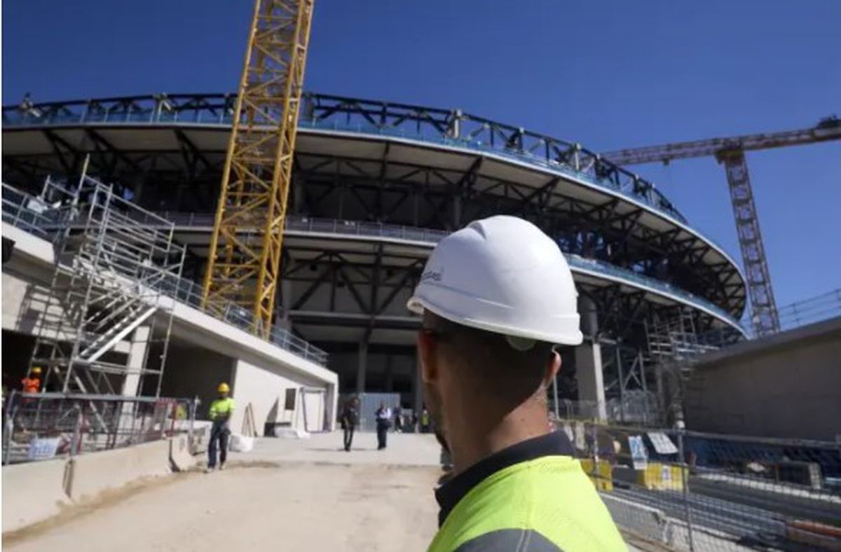 Amenzi mari pentru firma care a angajat muncitori la Nou Camp » „Ne-au păcălit! Dacă știam, nu am fi venit” Amenzi mari pentru firma care a angajat muncitori la Nou Camp » „Ne-au păcălit! Dacă știam, nu am fi venit”