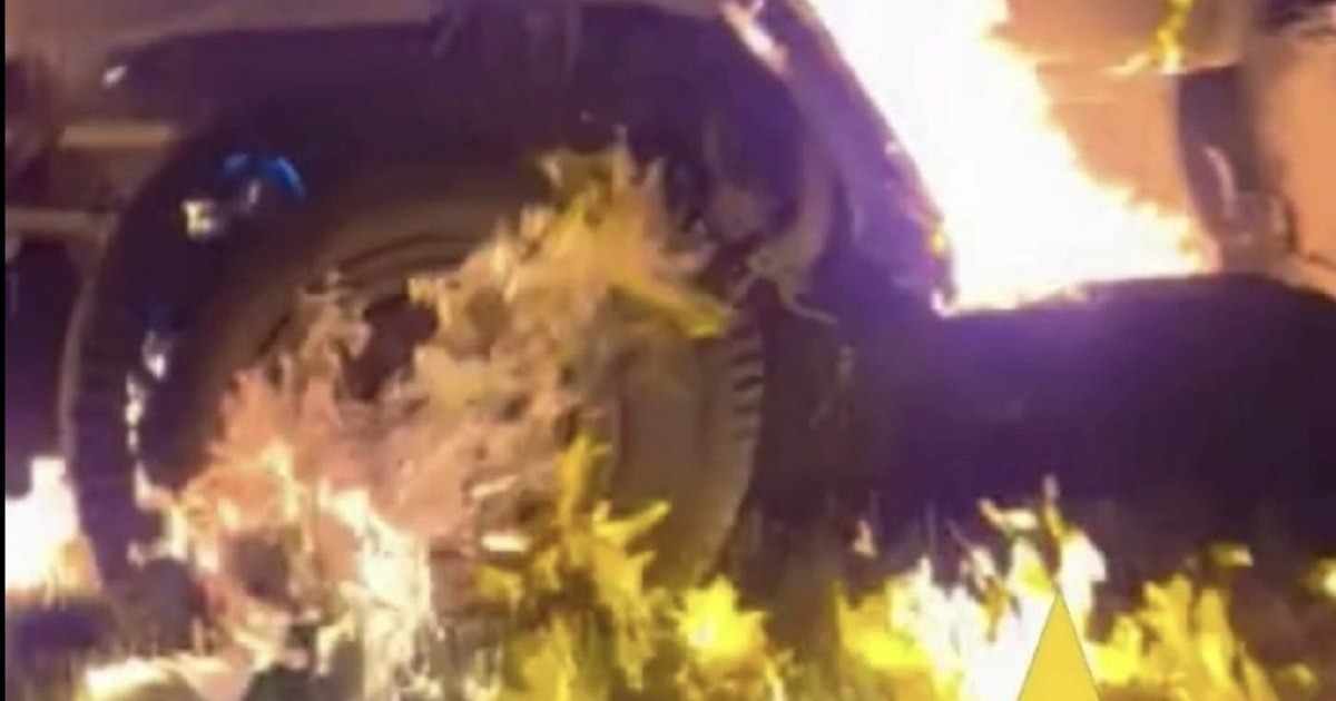 Autosabotaj. Trupele rusești își incendiază propriile camioane pentru a bloca deplasarea în Pokrovsk Autosabotaj. Trupele rusești își incendiază propriile camioane pentru a bloca deplasarea în Pokrovsk