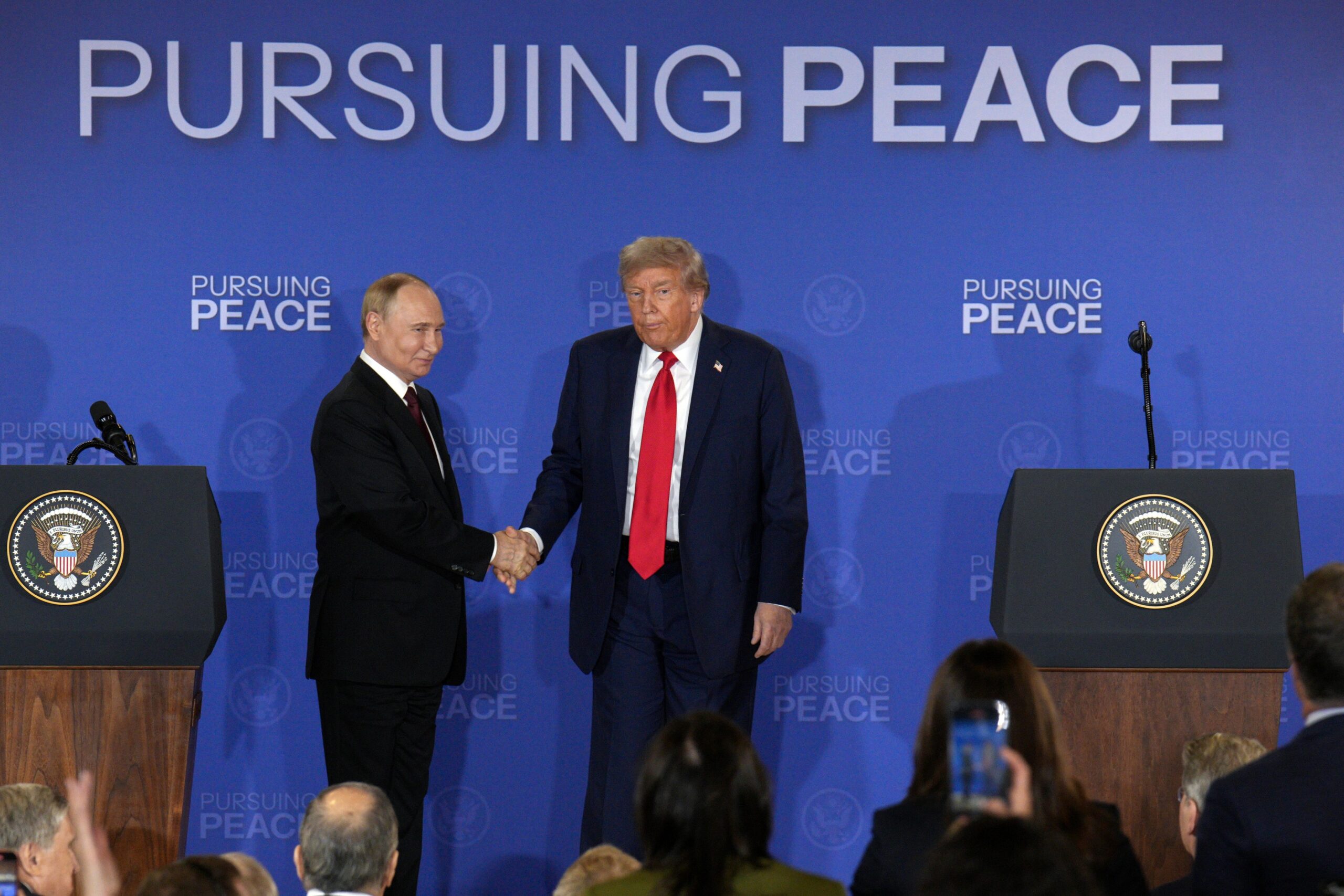 Cristian Tudor Popescu, despre planul lui Trump pentru Ucraina: „Cuvântul pace n-a mai avut un sens atât de hidos de la Acordul de la Munchen. Trocul sângeros de atunci se repetă acum” Cristian Tudor Popescu, despre planul lui Trump pentru Ucraina: „Cuvântul pace n-a mai avut un sens atât de hidos de la Acordul de la Munchen. Trocul sângeros de atunci se repetă acum”