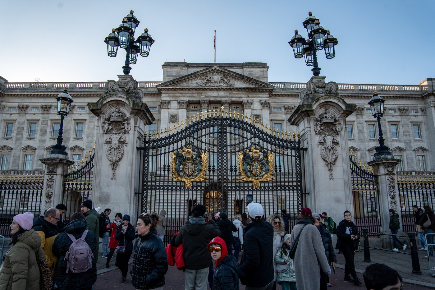 FOTO Târgul de Crăciun de la Palatul Buckingham, o păcăleală AI. Mai mulți turiști aflați în Londra au căzut victime farsei