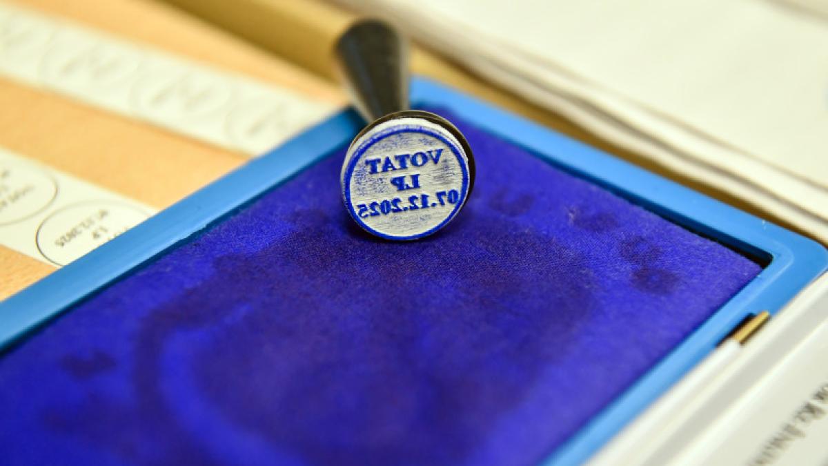 Noua armă a bucureștenilor în ziua votului. Alegerile din 7 decembrie, sub semnul furiei tăcute Noua armă a bucureștenilor în ziua votului. Alegerile din 7 decembrie, sub semnul furiei tăcute