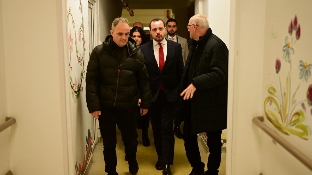 Criza apei potabile în Prahova: Rogobete a făcut verificări la spitalele afectate. Internările sunt sistate la Câmpina Criza apei potabile în Prahova: Rogobete a făcut verificări la spitalele afectate. Internările sunt sistate la Câmpina