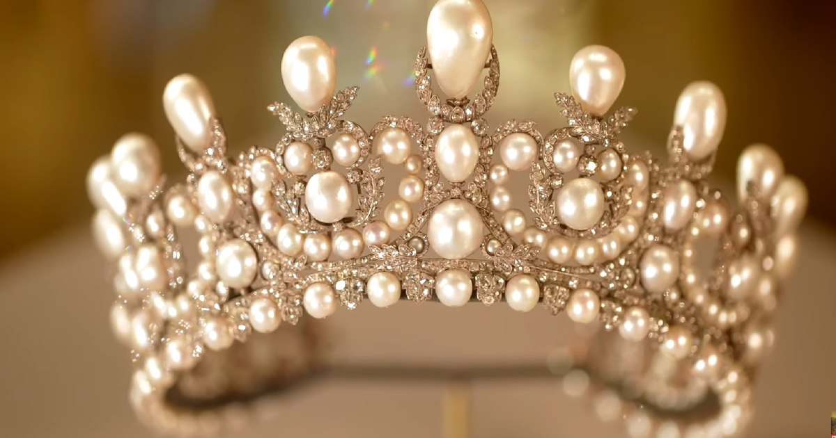 Jaful deceniului la Luvru: ultimele imagini cu bijuteriile coroanei înainte de dispariție și detalii șocante despre furt Jaful deceniului la Luvru: ultimele imagini cu bijuteriile coroanei înainte de dispariție și detalii șocante despre furt