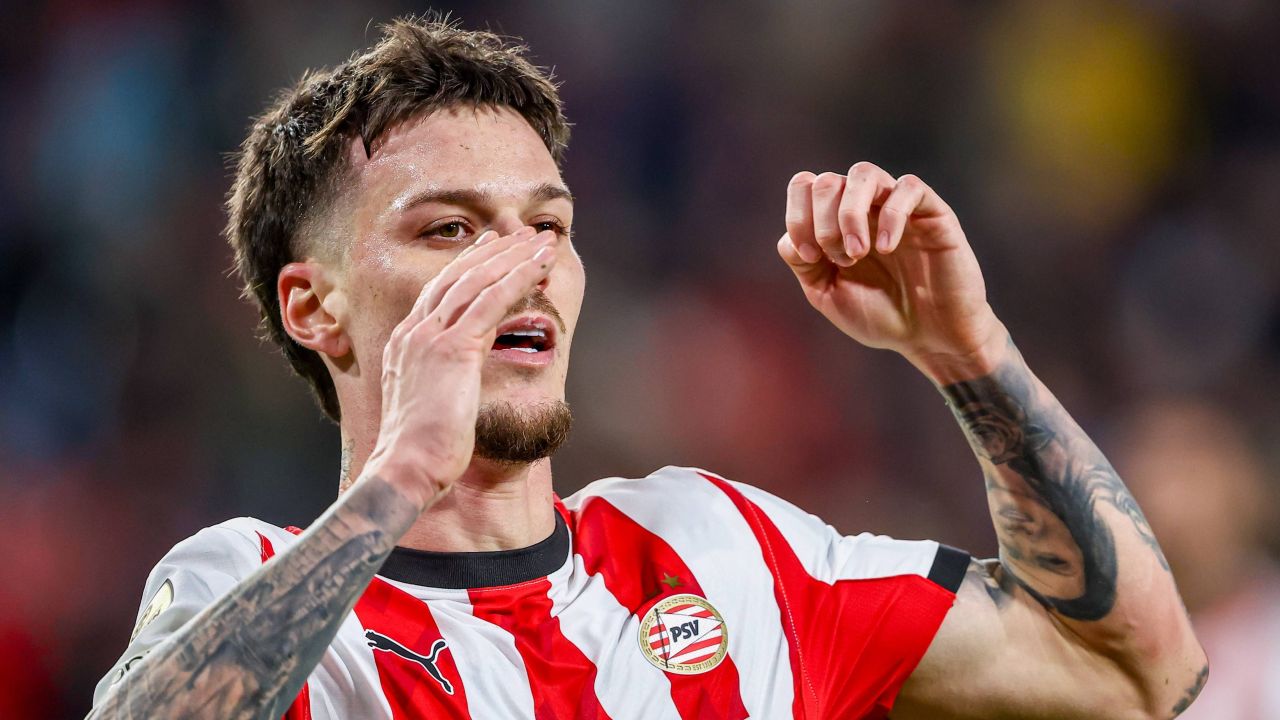 Dennis Man, analizat la sânge de olandezi de Crăciun: nota primită de român și concluzia trasă de presa batavă Dennis Man, analizat la sânge de olandezi de Crăciun: nota primită de român și concluzia trasă de presa batavă