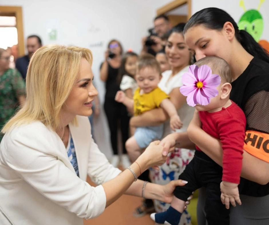 Gabriela Firea îndeamnă românii să participe la consultarea europeană privind Garanția pentru Copii: ‘Fără vocea voastră, deciziile rămân departe de realitate’ Gabriela Firea îndeamnă românii să participe la consultarea europeană privind Garanția pentru Copii: ‘Fără vocea voastră, deciziile rămân departe de realitate’