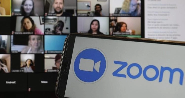 VIDEO Experiența bizară a unui angajat în timpul ședinței online cu șeful său: ‘îi ungea picioarele cu unt de arahide’ VIDEO Experiența bizară a unui angajat în timpul ședinței online cu șeful său: ‘îi ungea picioarele cu unt de arahide’