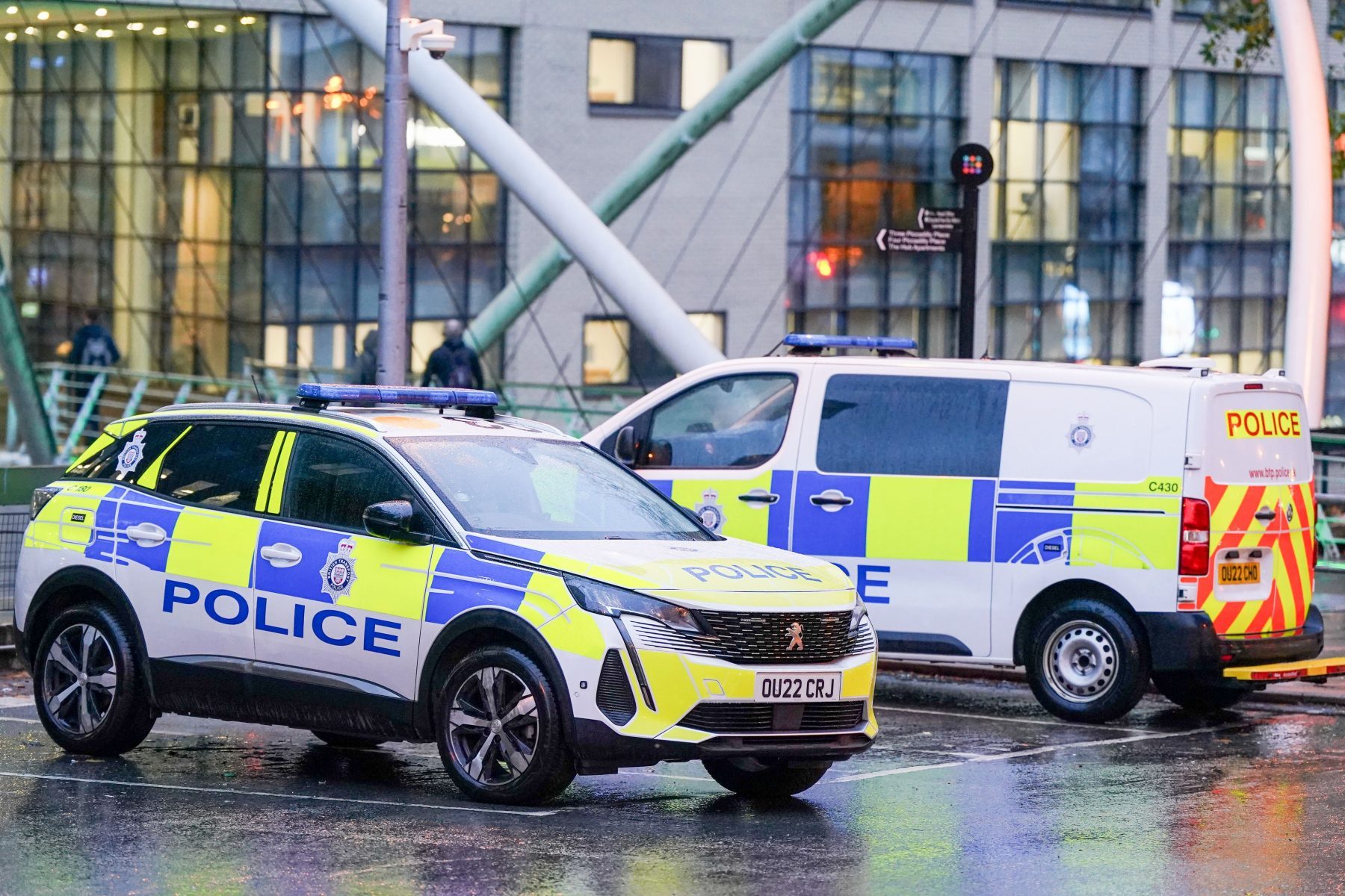 Cine este mecanicul „erou” care a protejat pasagerii de atacatorul cu cuțitul din trenul spre Londra / Ce se știe despre atacator Cine este mecanicul „erou” care a protejat pasagerii de atacatorul cu cuțitul din trenul spre Londra / Ce se știe despre atacator