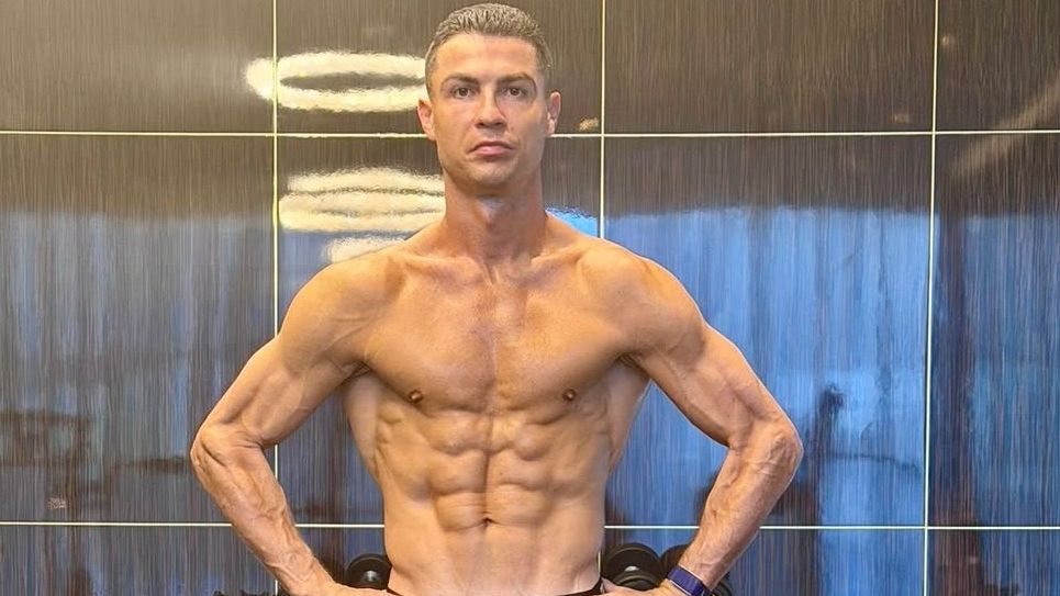 Specialistul a dezvăluit secretul fizicului de invidiat al lui Cristiano Ronaldo la 40 de ani: „Multă lume trece cu vederea” Specialistul a dezvăluit secretul fizicului de invidiat al lui Cristiano Ronaldo la 40 de ani: „Multă lume trece cu vederea”