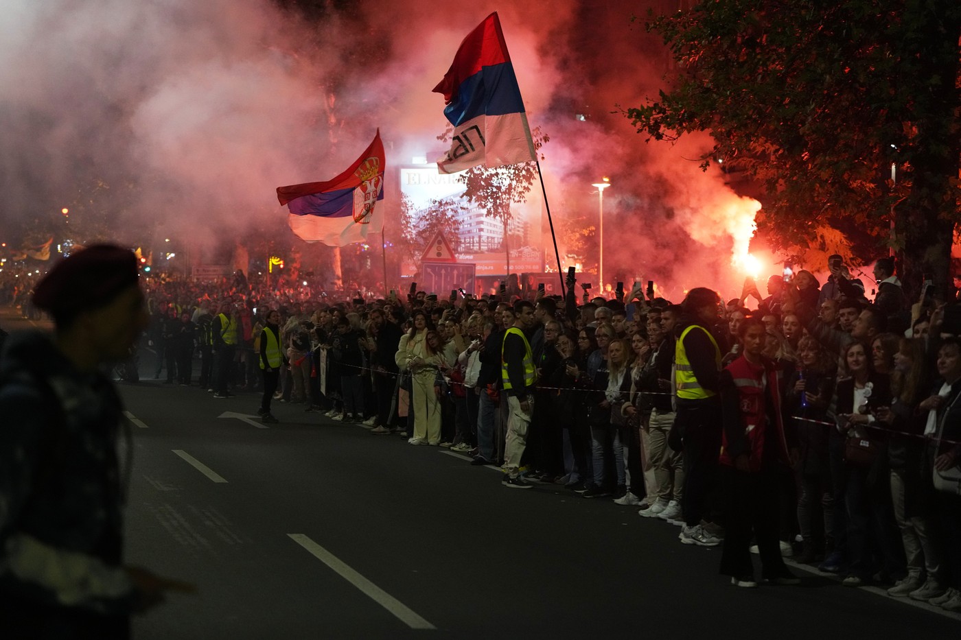 Oameni din toată Serbia la Novi Sad, la un an de la tragedia care a declanșat un val de proteste naționale. Unii au venit pe jos sute de kilometri: „Cu greu pot descrie ceea simt”