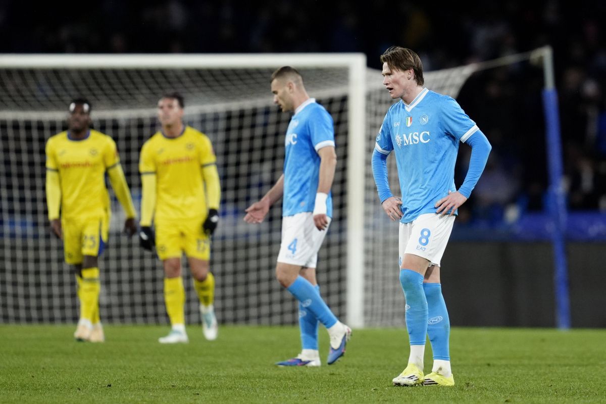 Cadou pentru Cristi Chivu din partea lui Napoli înaintea meciului direct Cadou pentru Cristi Chivu din partea lui Napoli înaintea meciului direct