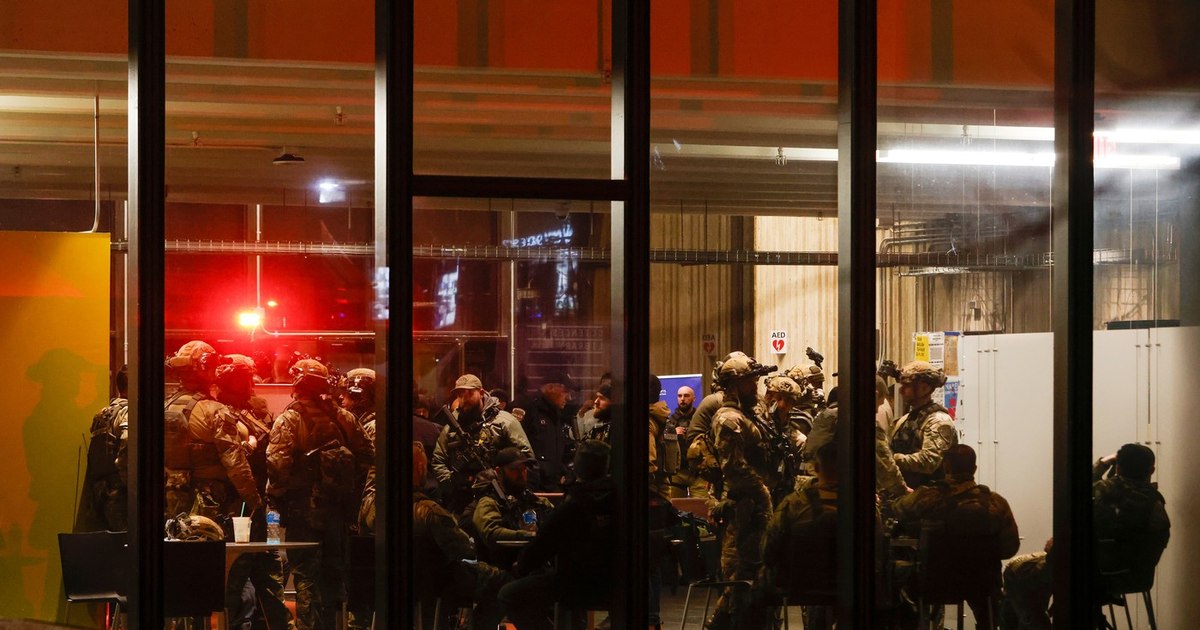 Suspectul reținut după atacul armat de la Universitatea Brown va fi eliberat. Anchetatorii vorbesc despre „o altă pistă” Suspectul reținut după atacul armat de la Universitatea Brown va fi eliberat. Anchetatorii vorbesc despre „o altă pistă”