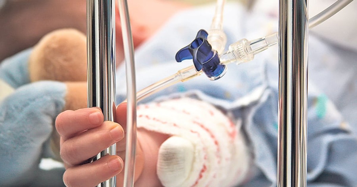 O fetiță a ajuns în comă din cauza unei complicații rare a gripei. De ce se simte tatăl vinovat O fetiță a ajuns în comă din cauza unei complicații rare a gripei. De ce se simte tatăl vinovat