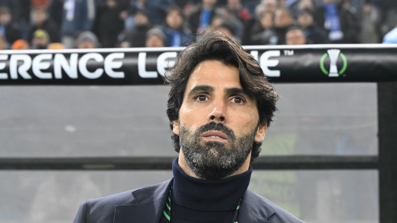 Fanii Craiovei s-au convins după eșecul cu Sparta Praga. Ce au spus despre Filipe Coelho Fanii Craiovei s-au convins după eșecul cu Sparta Praga. Ce au spus despre Filipe Coelho