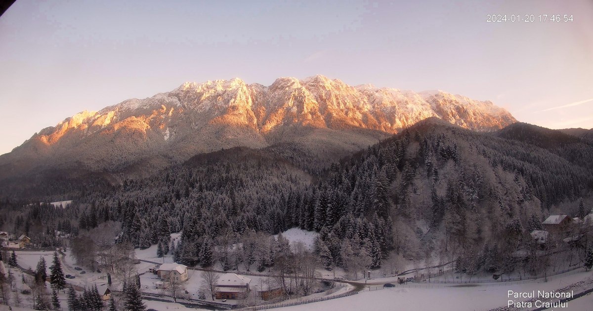 Drumețiile de vis pe care și le permite aproape orice român. Trasee fabuloase accesibile familiilor și amatorilor chiar și iarna Drumețiile de vis pe care și le permite aproape orice român. Trasee fabuloase accesibile familiilor și amatorilor chiar și iarna