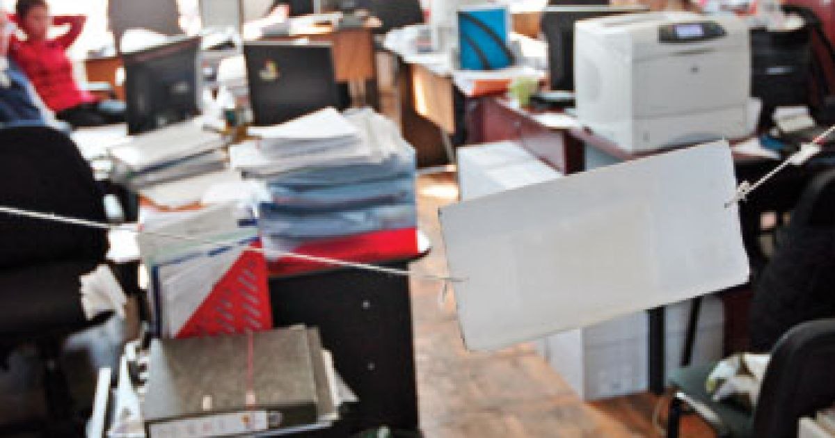 Bugetarii își justifică ineficiența reclamând birocrația, corupția și favoritismul din administrație