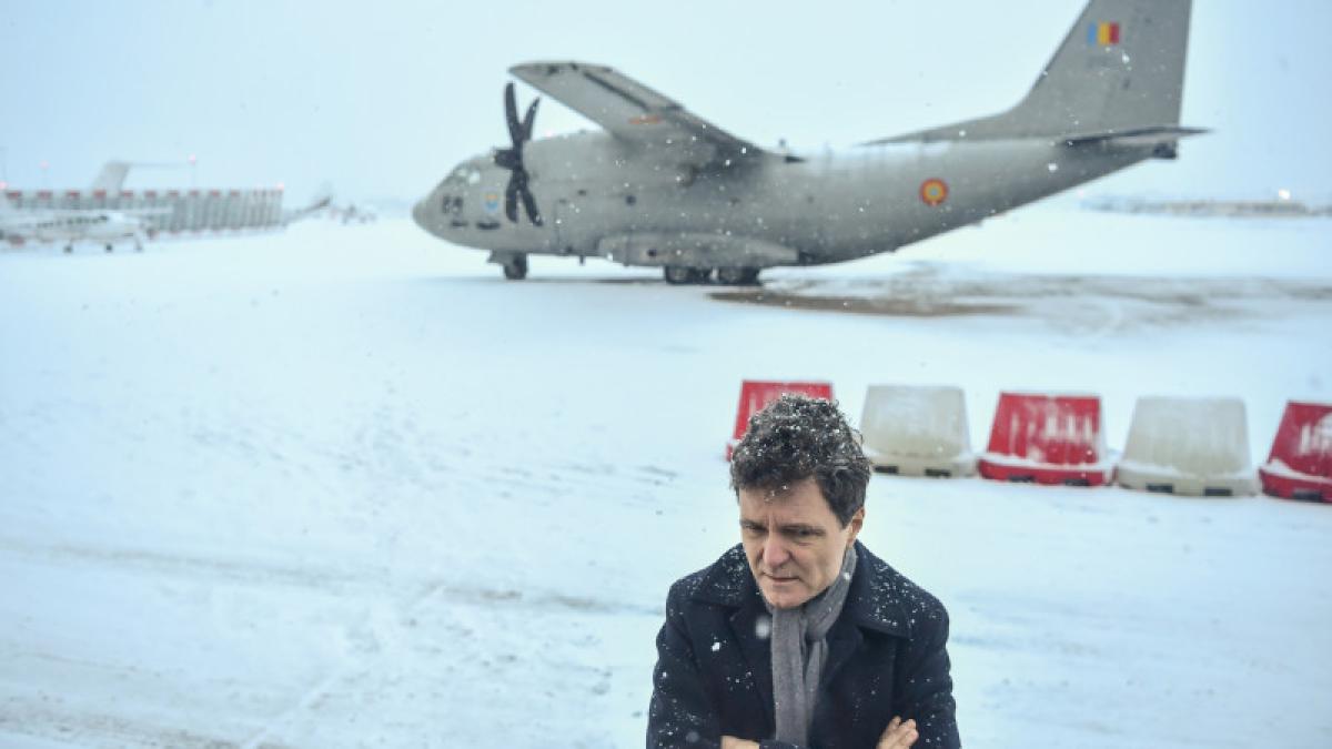 Cât a costat deplasarea lui Nicușor Dan la Paris cu aeronava Spartan