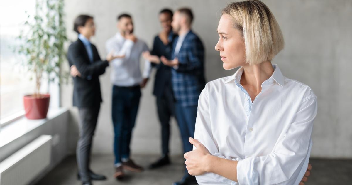 Violența și hărțuirea la serviciu, definite prin lege. Guvernul introduce obligații stricte pentru angajatori