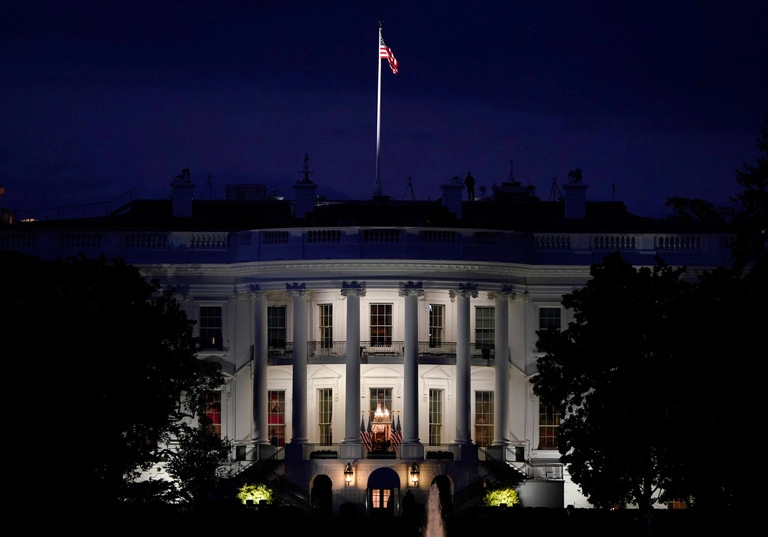 FOTO Cum au ales Melania și Donald Trump să apară în prima felicitare de Crăciun, după revenirea la Casa Albă FOTO Cum au ales Melania și Donald Trump să apară în prima felicitare de Crăciun, după revenirea la Casa Albă