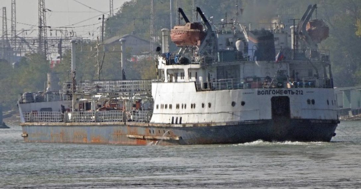 Dronele navale ucrainene au lovit un petrolier din „flota fantomă” a Rusiei, aflat în Marea Neagră