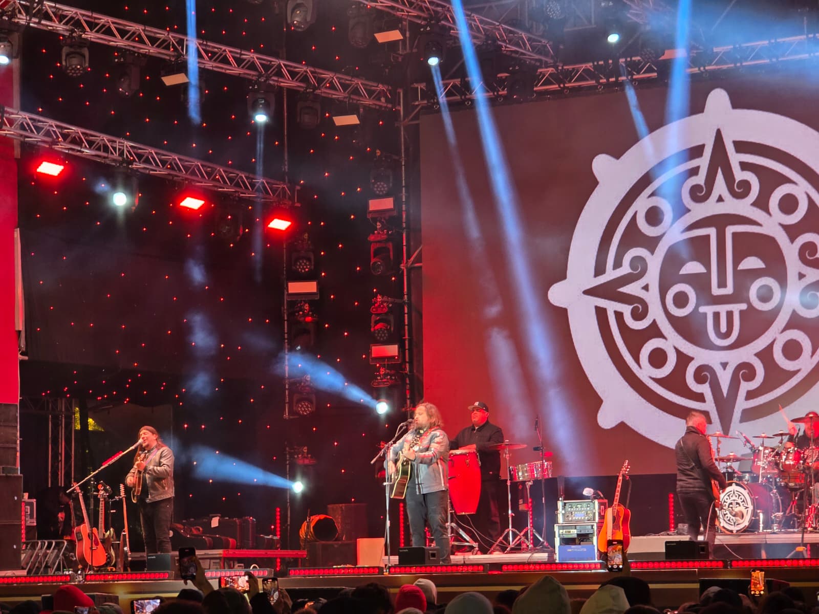 VIDEO Mesaj legat de justiție la concertul de la Târgul de Crăciun din Piața Constituției VIDEO Mesaj legat de justiție la concertul de la Târgul de Crăciun din Piața Constituției