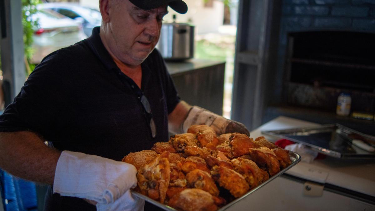 Pune Coca-Cola când prepari puiul la cuptor. Trucul genial al bucătarilor