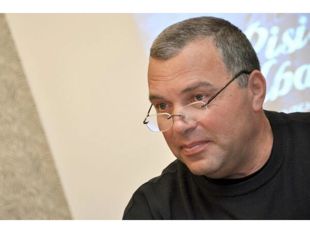 Constantin Chiriac, directorul FITS şi TNRS: ‘Interesul mic, personal, al fiecăruia, e făcut în detrimentul a ceea ce înseamnă interesul naţional’ Constantin Chiriac, directorul FITS şi TNRS: ‘Interesul mic, personal, al fiecăruia, e făcut în detrimentul a ceea ce înseamnă interesul naţional’