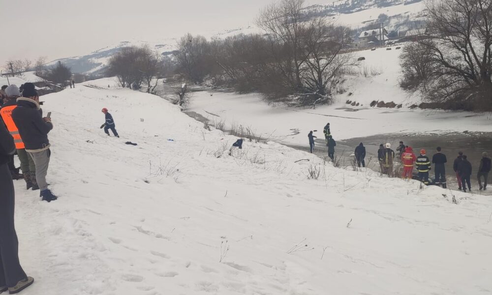 Avertismentul Prefecturii Cluj: „Nu riscați. Apele înghețate nu sunt locuri de joacă” Avertismentul Prefecturii Cluj: „Nu riscați. Apele înghețate nu sunt locuri de joacă”