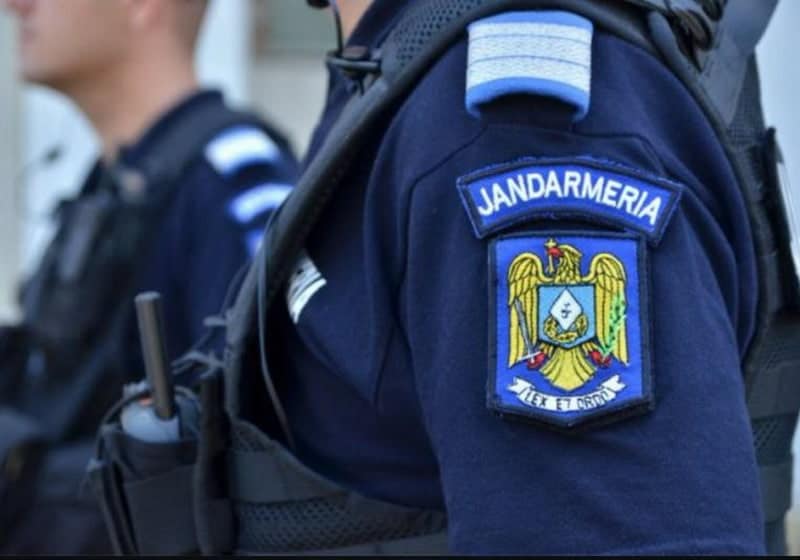 Cine este ofițerul prădător sexual din Gârbău? Fost general de jandarmi, în arest la domiciliu. Poartă brățară de supraveghere