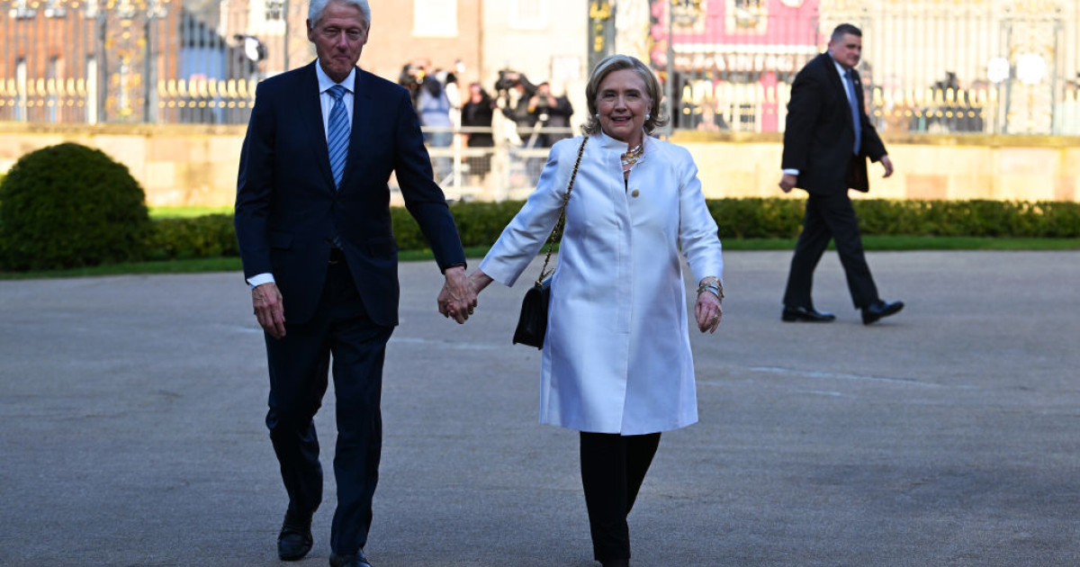 Bill și Hillary Clinton cer audieri publice în cazul Epstein: „Să încetăm să ne mai jucăm și să facem lucrurile cum trebuie” Bill și Hillary Clinton cer audieri publice în cazul Epstein: „Să încetăm să ne mai jucăm și să facem lucrurile cum trebuie”