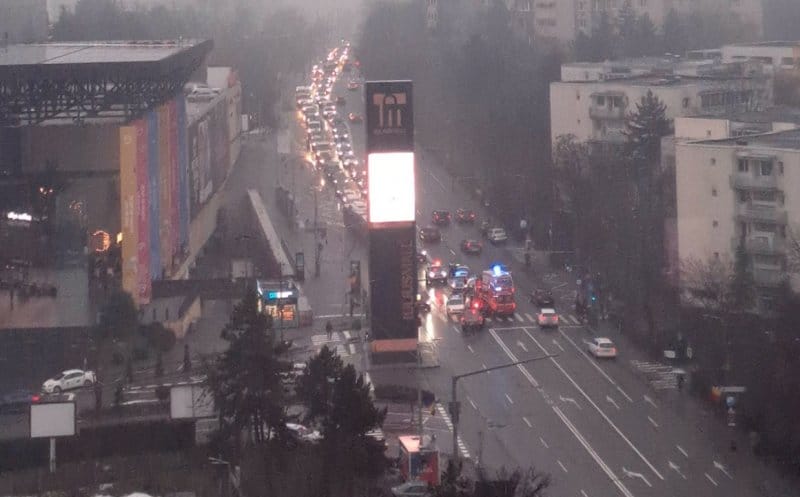 FOTO. Copil de 3 ani, implicat într-un accident rutier cu trei mașini pe o stradă din Cluj-Napoca. A fost transportat la spital