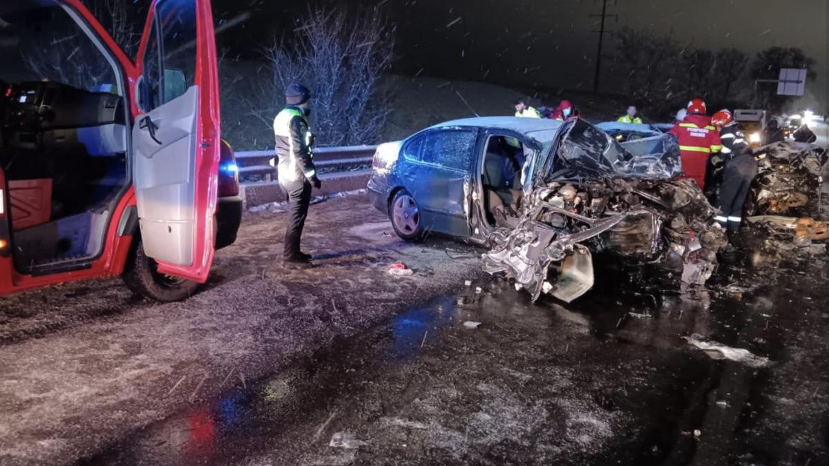 Accident îngrozitor în această seară: Un tânăr a murit, alți trei sunt răniți grav Accident îngrozitor în această seară: Un tânăr a murit, alți trei sunt răniți grav