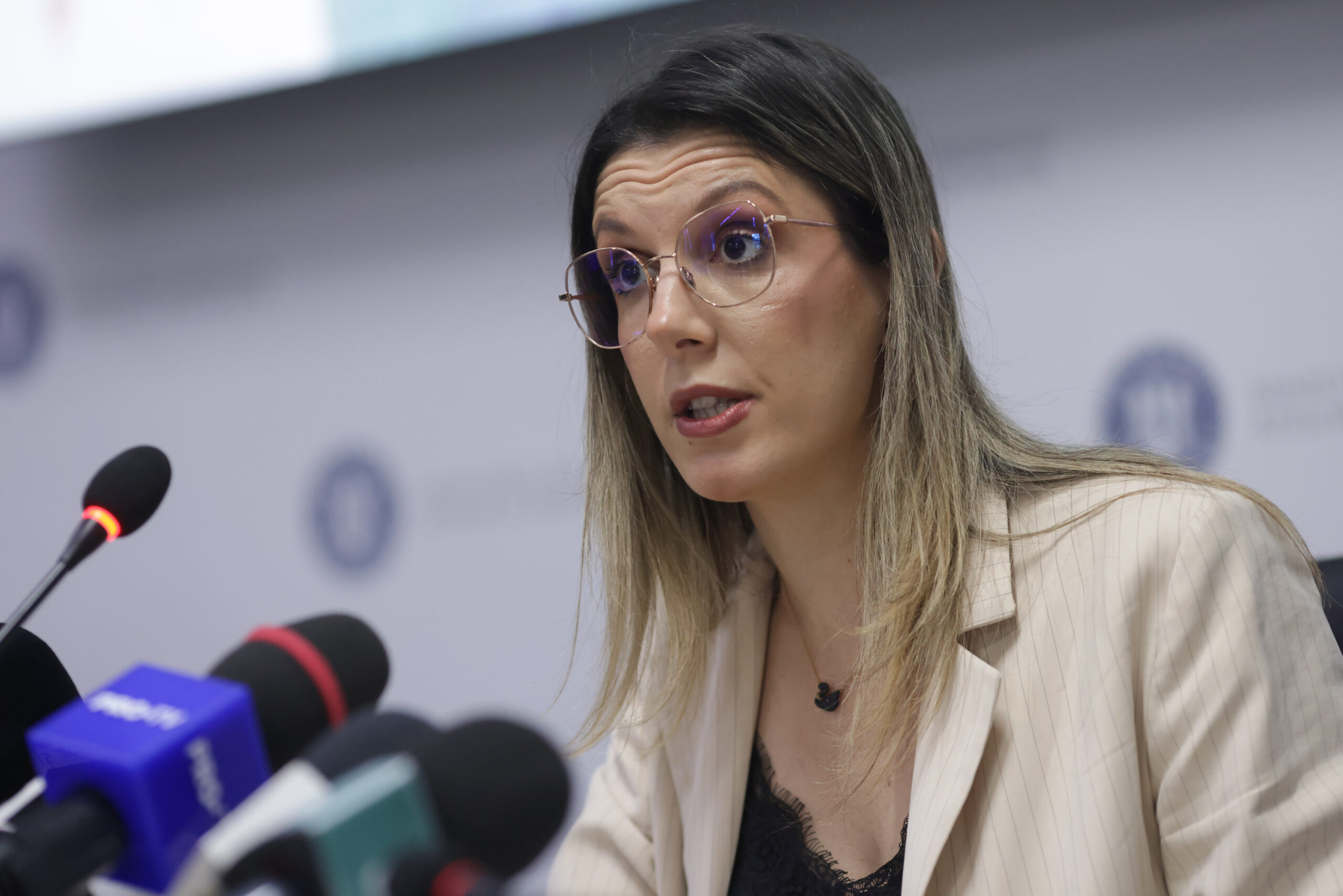 FOTO Echipamentul „ultra modern” cu care ministrul Diana Buzoianu vrea să aducă „secolul XXI în activitatea de control a Gărzii de Mediu” FOTO Echipamentul „ultra modern” cu care ministrul Diana Buzoianu vrea să aducă „secolul XXI în activitatea de control a Gărzii de Mediu”