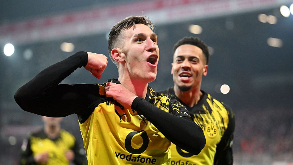 Borussia Dortmund își arată mușchii! Este aproape să-l păstreze pe jucătorul dorit de Real Madrid, Liverpool, PSG și FC Barcelona Borussia Dortmund își arată mușchii! Este aproape să-l păstreze pe jucătorul dorit de Real Madrid, Liverpool, PSG și FC Barcelona