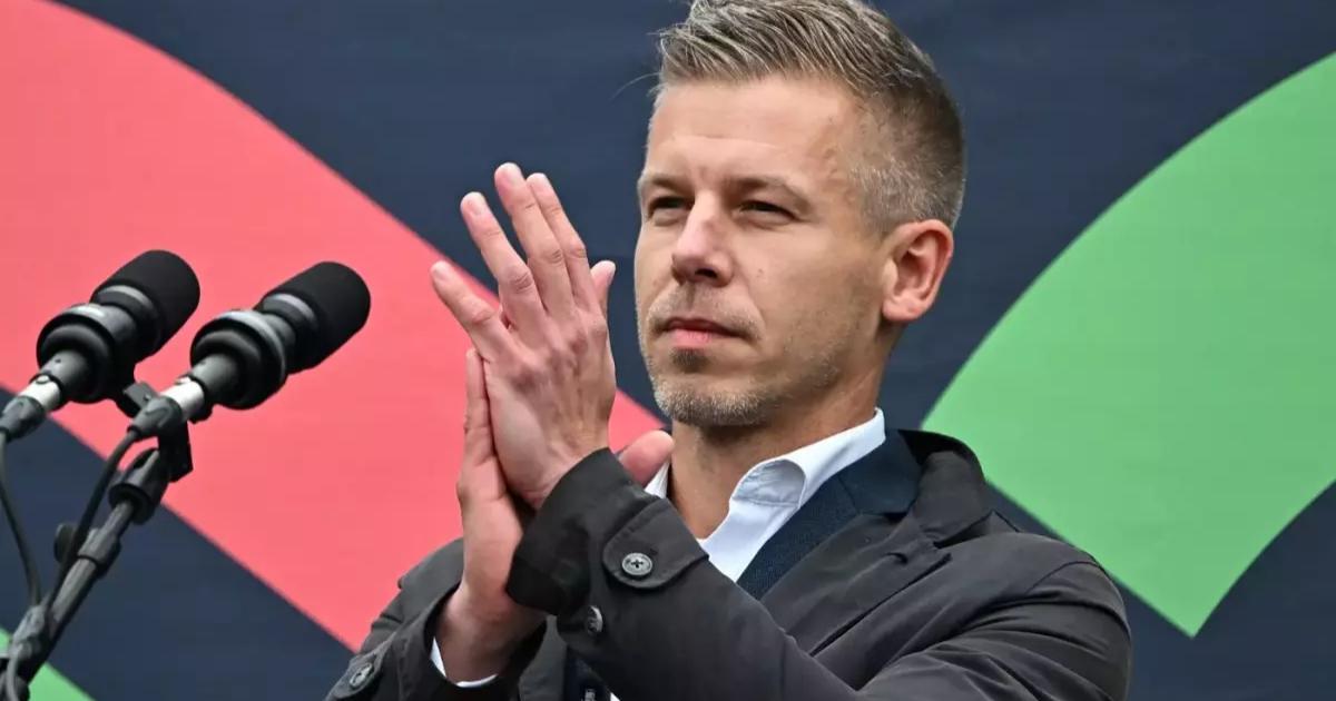 Liderul opoziției din Ungaria îl acuză pe Viktor Orbán că ar folosi înregistrări intime pentru șantaj politic Liderul opoziției din Ungaria îl acuză pe Viktor Orbán că ar folosi înregistrări intime pentru șantaj politic