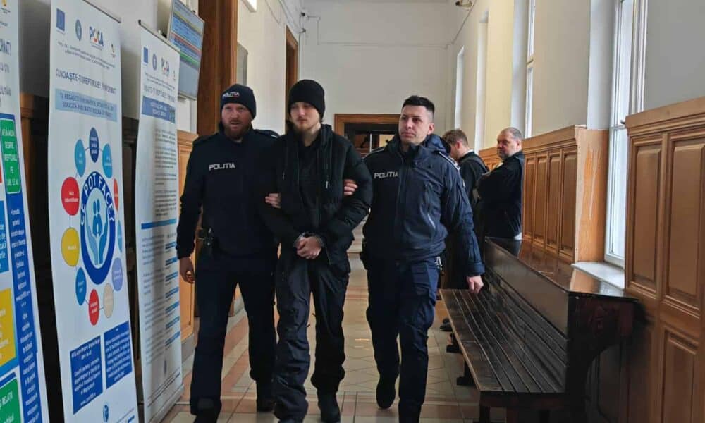 VIDEO. Tânărul acuzat că și-a omorât mama în Franța nu vrea să fie extrădat. Amânare pentru angajarea unui avocat francez.