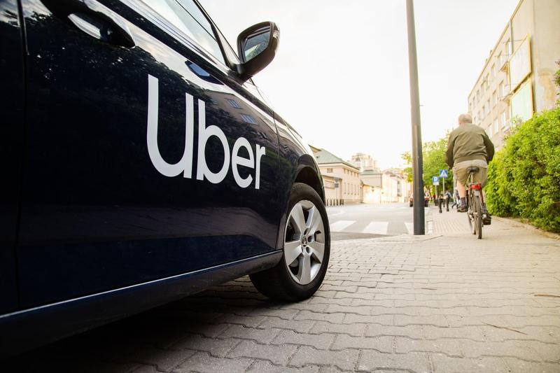 Uber – obligată în România la plata de drepturi de autor pentru muzica din mașină Uber – obligată în România la plata de drepturi de autor pentru muzica din mașină