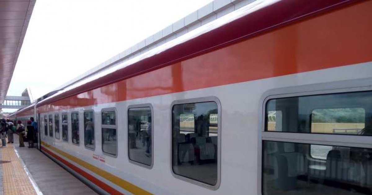 „Ăsta nu e un avion la clasa întâi, e un tren din Africa”. Surpriza totală pentru un român în „bolidul” african ce zboară pe lângă CFR „Ăsta nu e un avion la clasa întâi, e un tren din Africa”. Surpriza totală pentru un român în „bolidul” african ce zboară pe lângă CFR