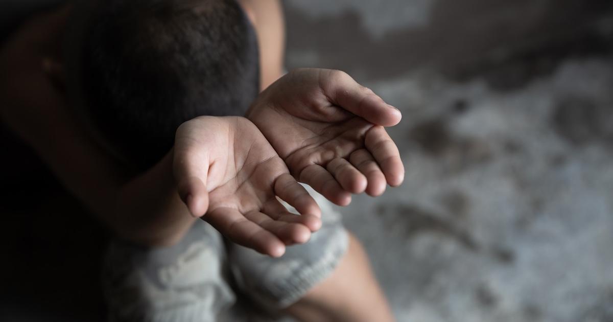 Patru frați minori, obligați de părinți și unchi să cerșească în Capitală. Mai mulţi indivizi reţinuţi