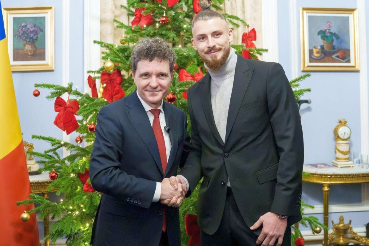Radu Drăgușin, întâlnire de lux cu președintele Nicușor Dan, la Londra: „O onoare, mă bucur să aud din nou limba română” Radu Drăgușin, întâlnire de lux cu președintele Nicușor Dan, la Londra: „O onoare, mă bucur să aud din nou limba română”