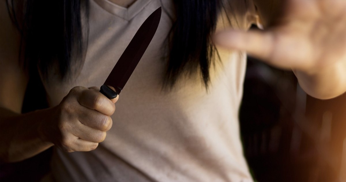 Bărbat atacat cu cuțitul de concubina sa, într-o localitate din Argeș. Femeia a fost reținută pentru violenţă domestică Bărbat atacat cu cuțitul de concubina sa, într-o localitate din Argeș. Femeia a fost reținută pentru violenţă domestică