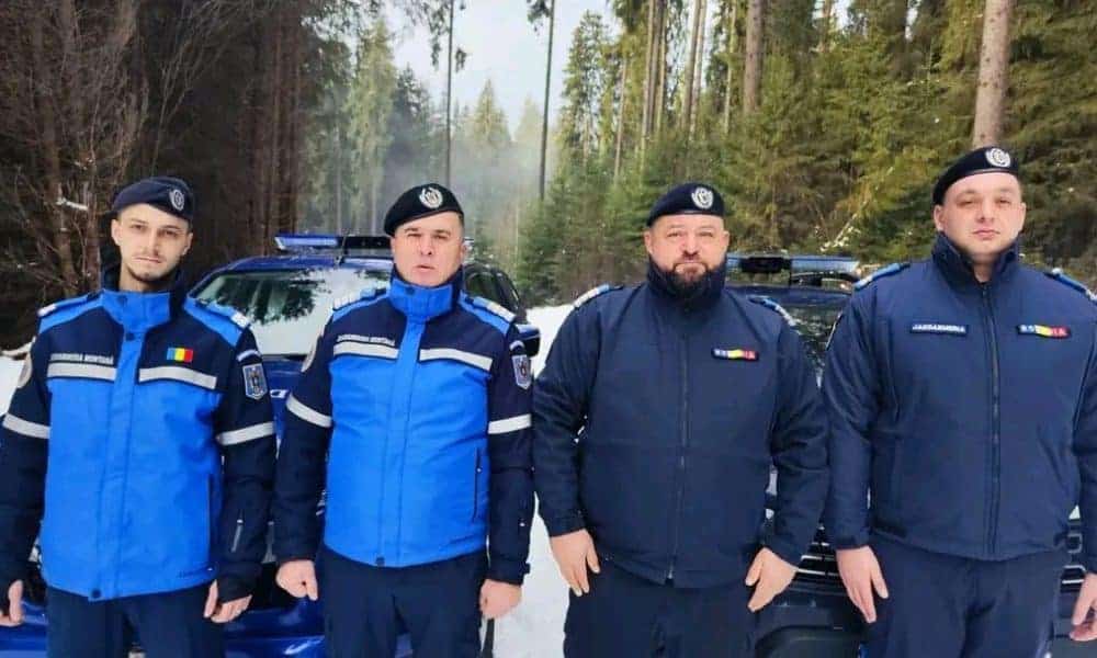 Eroii tăcuți ai unei intervenții decisive: Jandarmii care au salvat o familie la Vatra Dornei Eroii tăcuți ai unei intervenții decisive: Jandarmii care au salvat o familie la Vatra Dornei