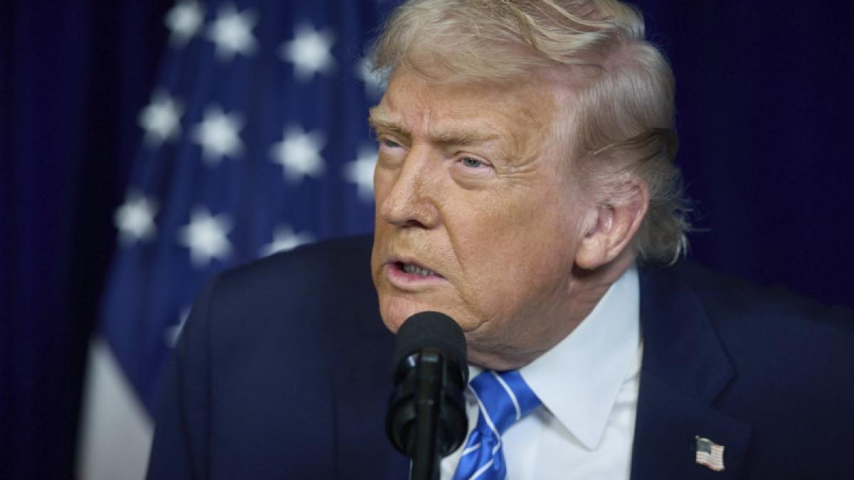 Trump crește tarifele globale de la 10% la 15%: „Pentru țările care ne-au jefuit decenii la rând” Trump crește tarifele globale de la 10% la 15%: „Pentru țările care ne-au jefuit decenii la rând”