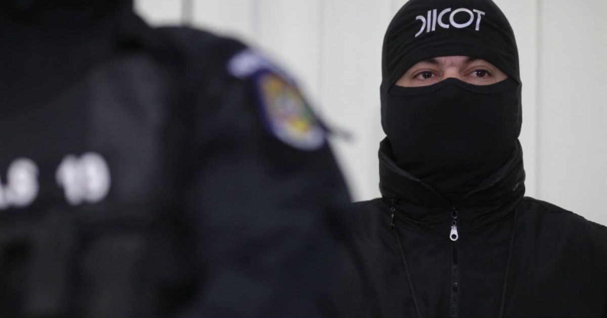 Gruparea care exploata sexual tinere într-un club de striptease din Capitală: Actorul care ar fi coordonat gruparea a fost reținut Gruparea care exploata sexual tinere într-un club de striptease din Capitală: Actorul care ar fi coordonat gruparea a fost reținut