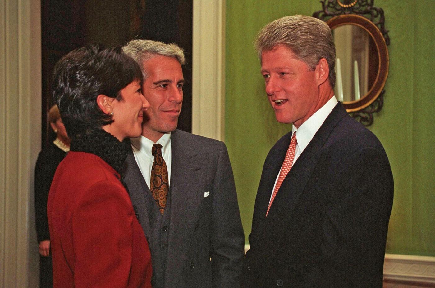 „N-am văzut şi n-am făcut nimic rău”. Bill Clinton spune că n-a ştiut despre infracţiunile lui Esptein „N-am văzut şi n-am făcut nimic rău”. Bill Clinton spune că n-a ştiut despre infracţiunile lui Esptein