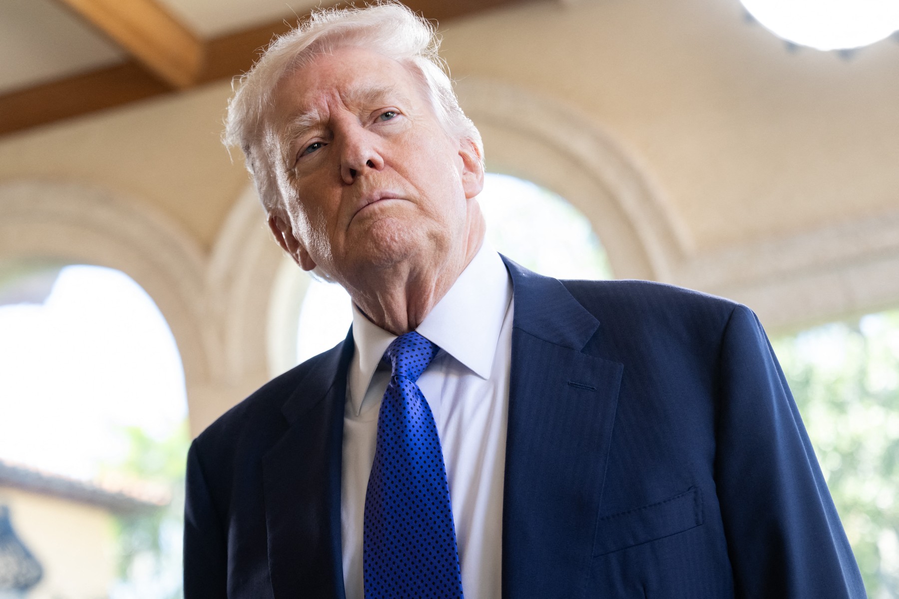 Donald Trump îl acuză pe Obama că a dezvăluit informații clasificate despre extratereștri Donald Trump îl acuză pe Obama că a dezvăluit informații clasificate despre extratereștri