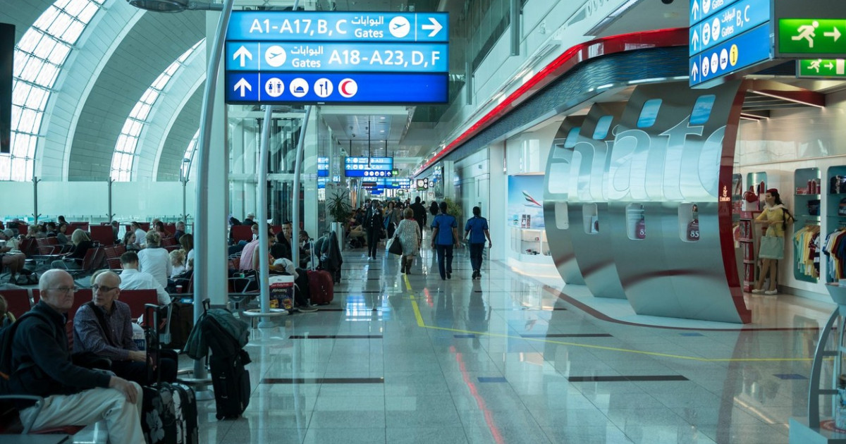 Aeroportul din Dubai, lovit de o dronă iraniană: patru răniți. Toate zborurile sunt suspendate Aeroportul din Dubai, lovit de o dronă iraniană: patru răniți. Toate zborurile sunt suspendate