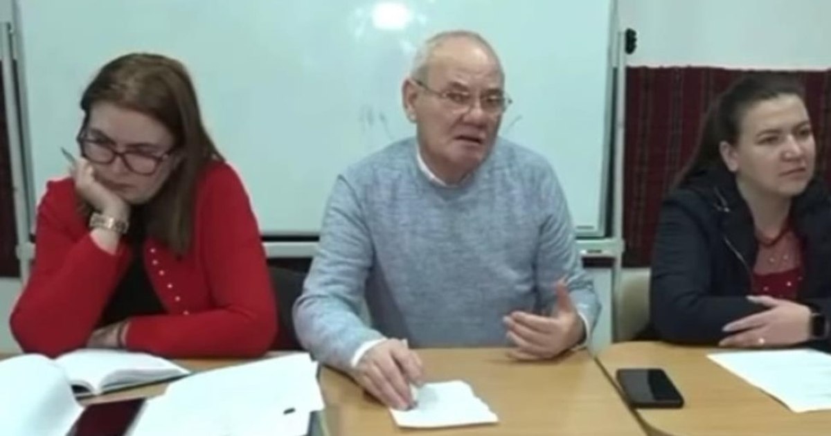 Derapajele unui primar PNL din Bacău au revoltat opinia publică: „Eu declar, pe propria răspundere, că cei care nu muncesc nu merită să trăiască” Derapajele unui primar PNL din Bacău au revoltat opinia publică: „Eu declar, pe propria răspundere, că cei care nu muncesc nu merită să trăiască”