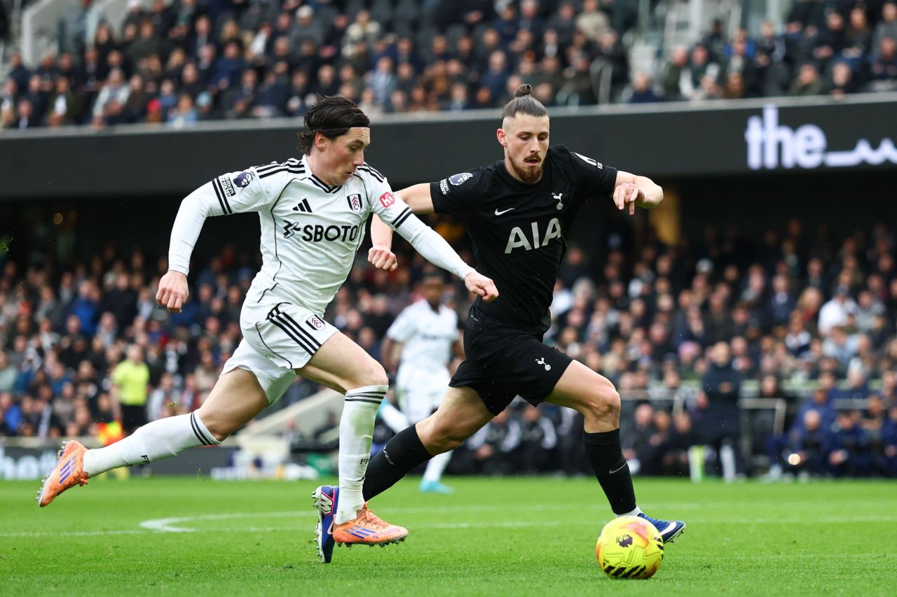 E-MIL prezintă Pastila de Sport | Drăgușin, o nouă înfrângere în Premier League E-MIL prezintă Pastila de Sport | Drăgușin, o nouă înfrângere în Premier League