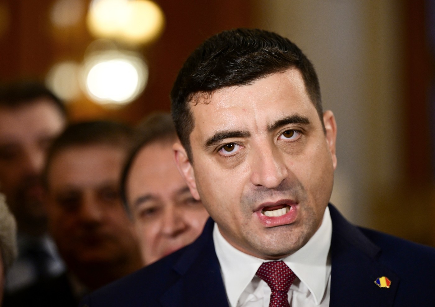 George Simion vrea intrarea României în Consiliul Păcii și îl critică pe Nicușor Dan: „Rolul de observator, o hotărâre a unui om mic” George Simion vrea intrarea României în Consiliul Păcii și îl critică pe Nicușor Dan: „Rolul de observator, o hotărâre a unui om mic”